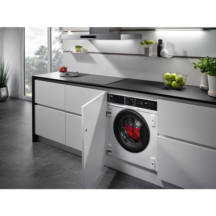 AEG - 8 kg washing machine - LFR8W8140BI