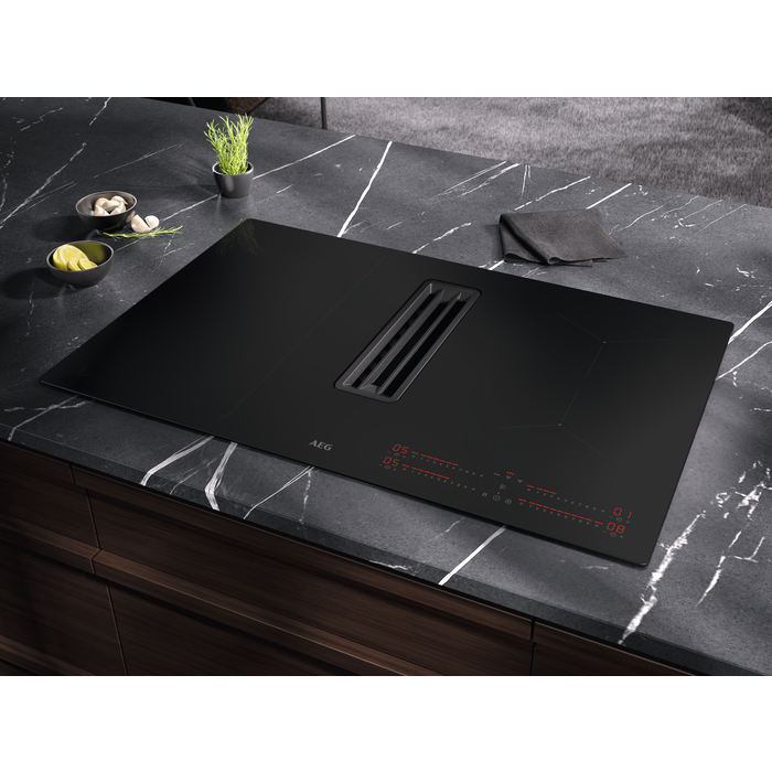 AEG - Plaque induction aspirante - CDE84543CB