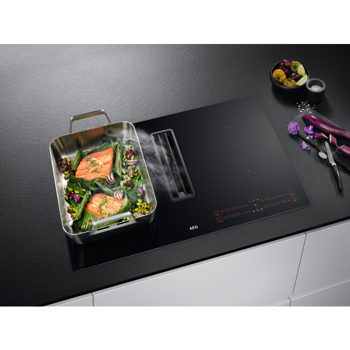 AEG - Plaque induction aspirante - CDE84543CB