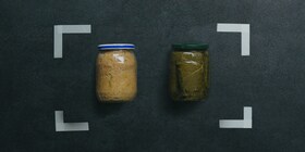 Pots de cornichons et de confiture