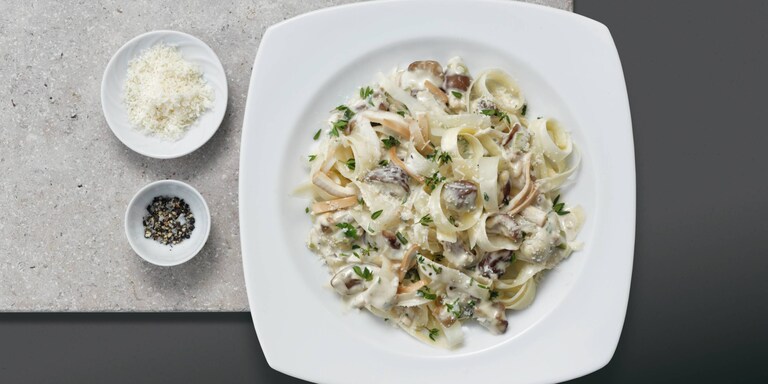 TAGLIATELLES DE SALSIFIS, SAUCE CARBONARA ET CHÂTAIGNES